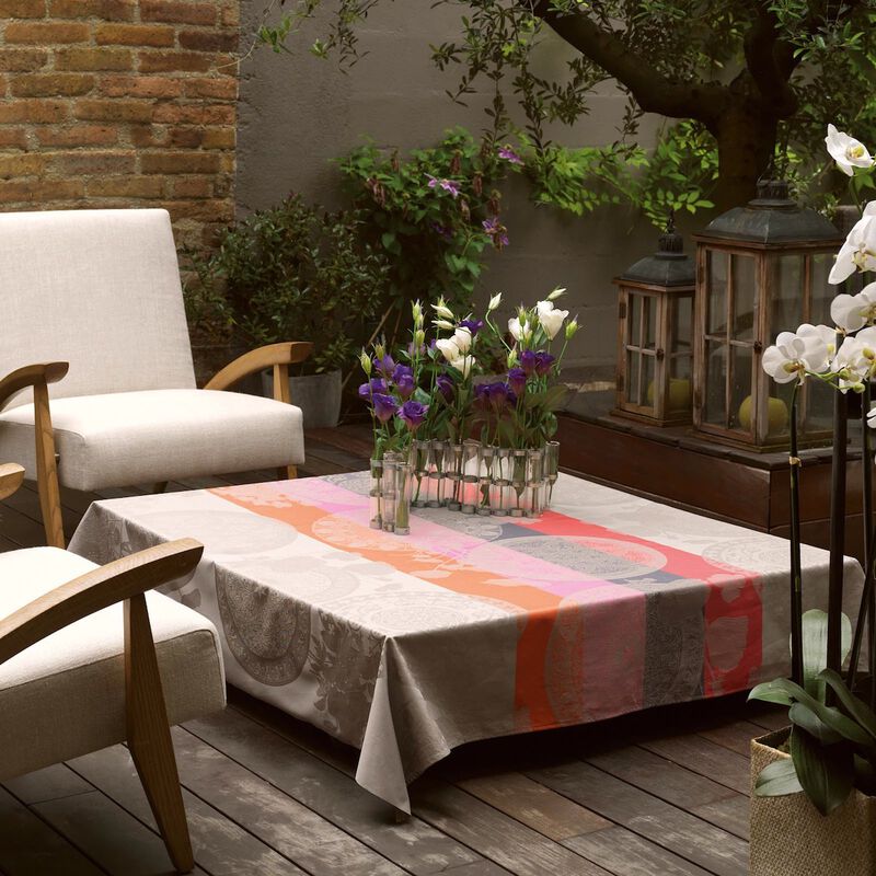 Nappe protège-table décor fleurs et parquet