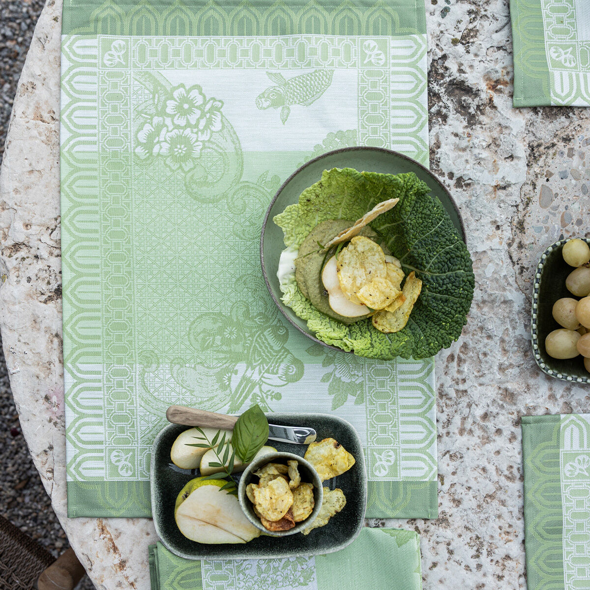 High quality table linen : Tablecloths, napkins, table runners
