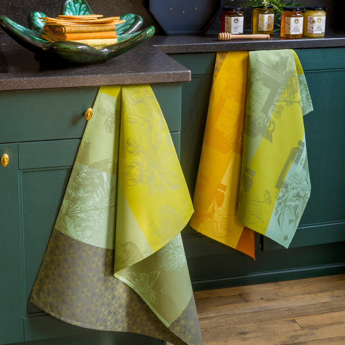 Jacquard francais towels top