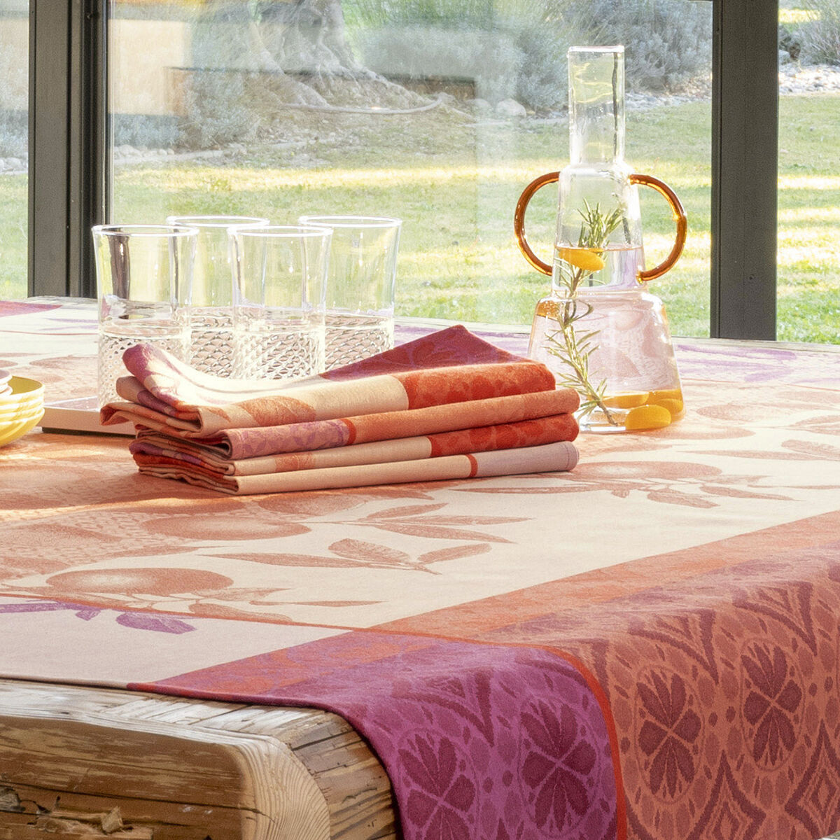 High quality table linen : Tablecloths, napkins, table runners