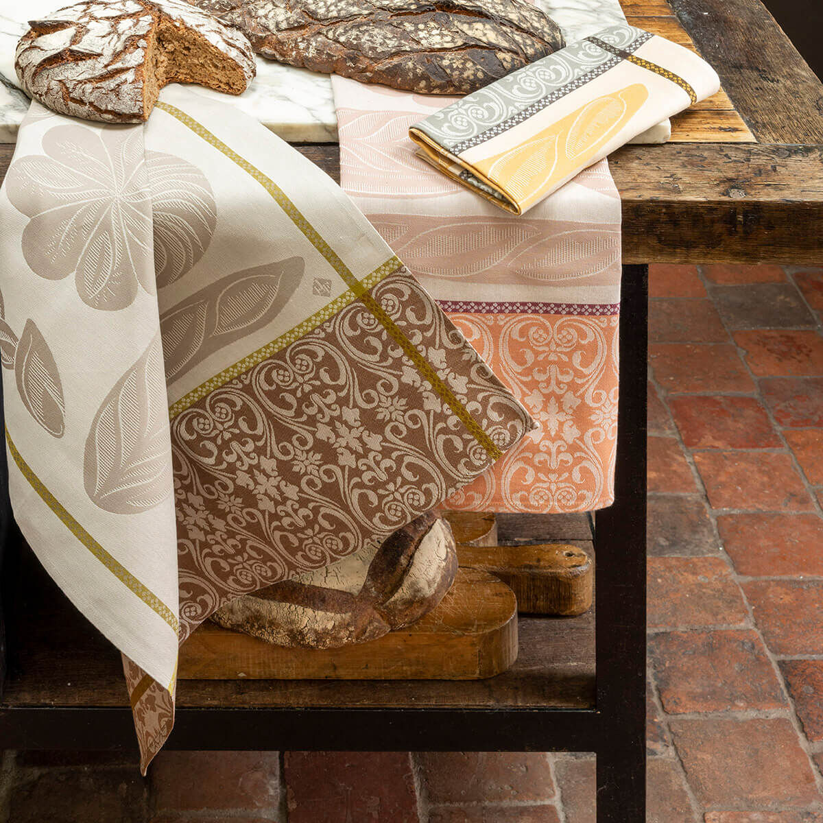 Jacquard francais tea best sale towels