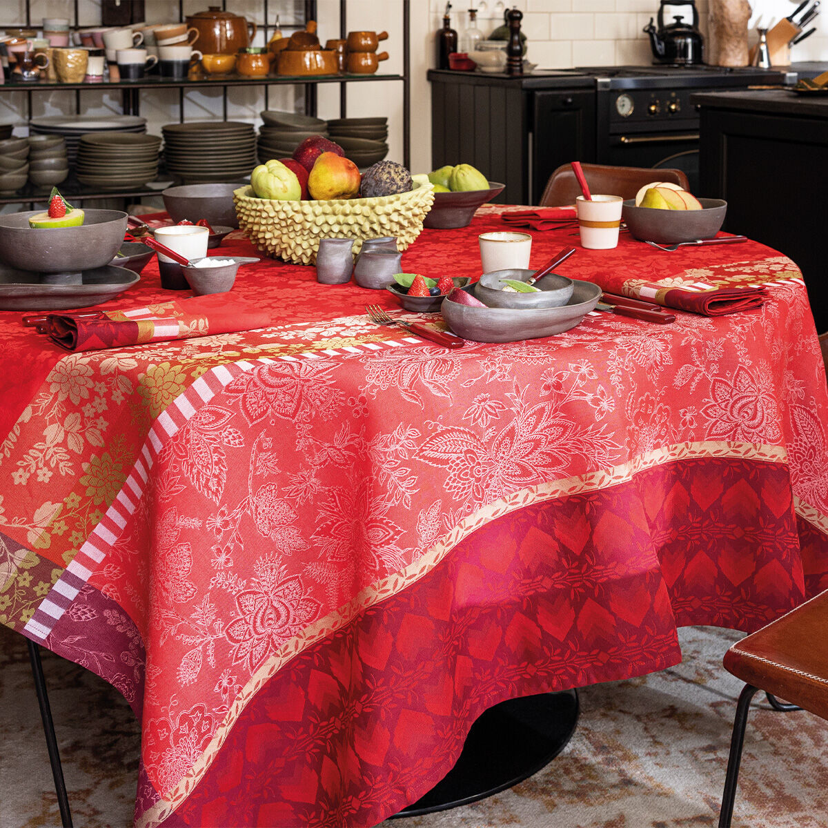 High quality table linen : Tablecloths, napkins, table runners