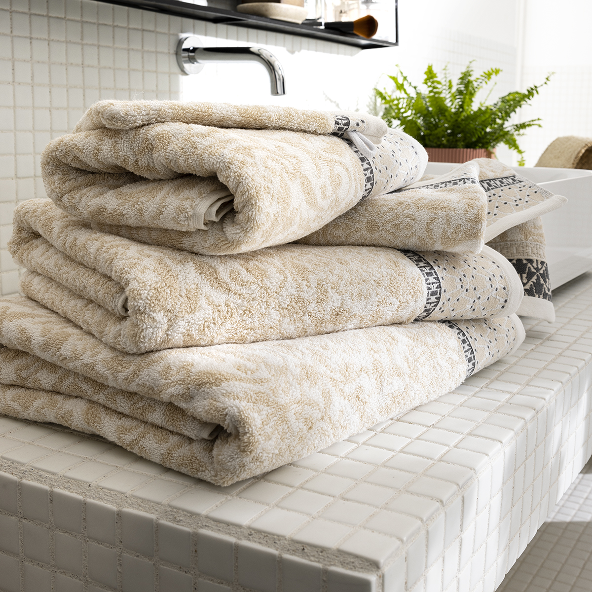 Quality Towels and Bath Sheets Le Jacquard Français